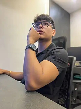 Show modela alekzamo na web-kameri