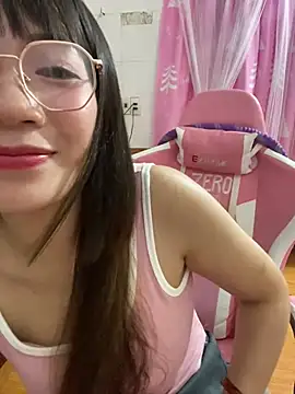 -Lyly_69's Webcam Show