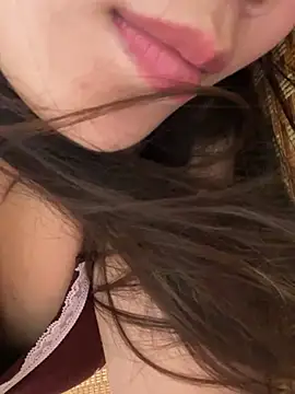 -Lyly_69 Show Webcam