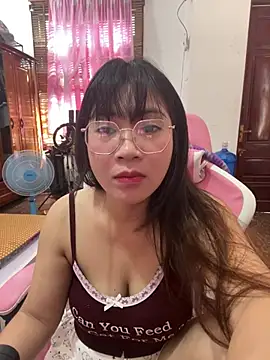 -Lyly_69 Show Webcam