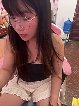 -Lyly_69 在線直播表演
