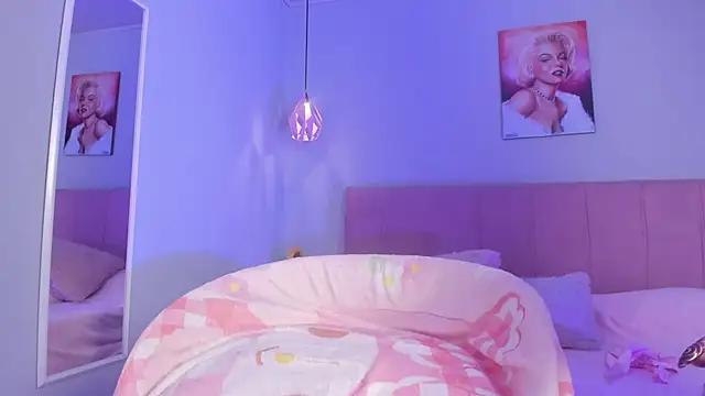 ela_petit – live chatrum