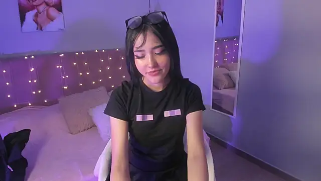 ela_petit's Live XXX Chat