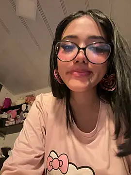 ela_petit Show in webcam