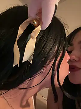 ela_petit's Webcam Show