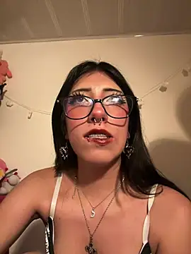 ela_petit Show in webcam
