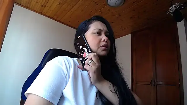 Alessandraa- Adlı Modelin Canlı XXX Sohbeti
