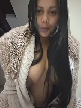 Alessandraa-'s Live Chat Room