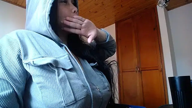 Alessandraa-'s Live XXX Chat