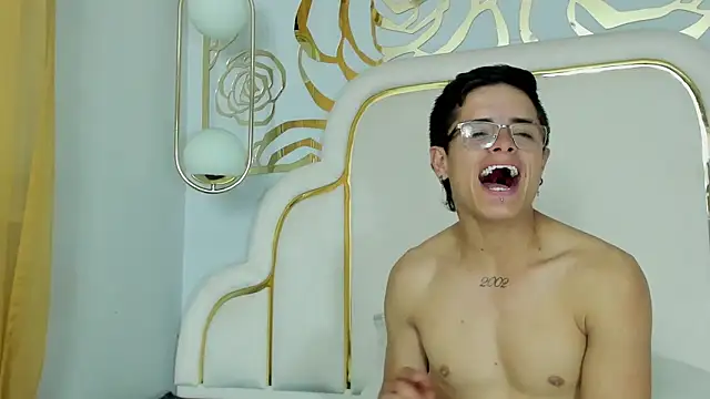 צ'אט XXX בשידור חי של midnightlust_vc