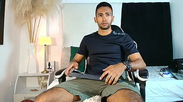 Show modela MaicolParker_ na web-kameri