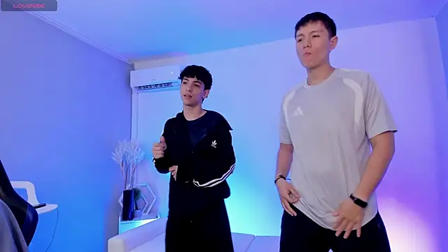 Handsomeboyss19 Adlı Modelin Web Kamerası Şovu