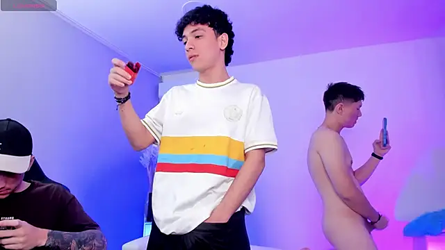 Handsomeboyss19 网络视讯表演
