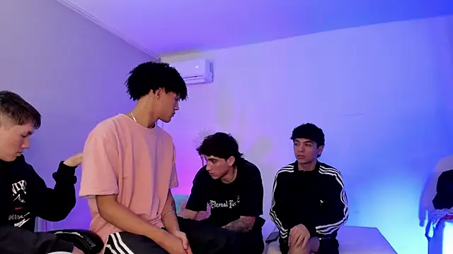 Handsomeboyss19 Adlı Modelin Web Kamerası Şovu