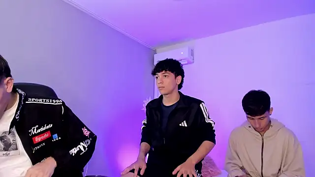 Handsomeboyss19 网络视讯表演