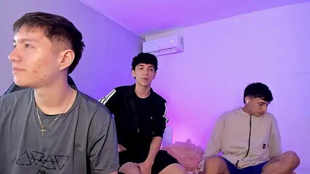 Handsomeboyss19 Adlı Modelin Web Kamerası Şovu