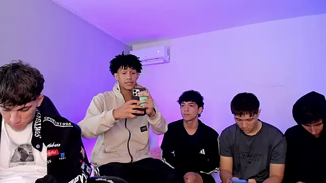 Handsomeboyss19 Adlı Modelin Web Kamerası Şovu