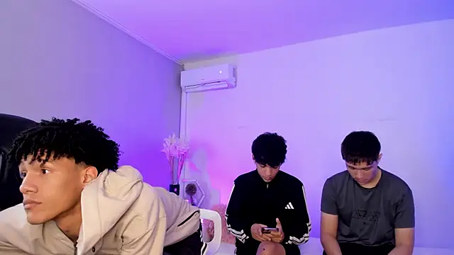 Handsomeboyss19 Show Webcam