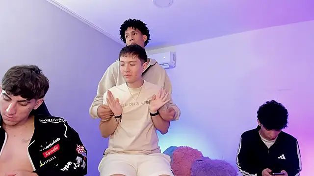 Handsomeboyss19 webkamerás műsora