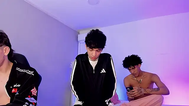 Handsomeboyss19 Adlı Modelin Web Kamerası Şovu