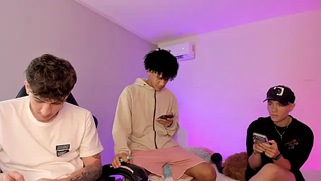 Handsomeboyss19 webkamerás műsora