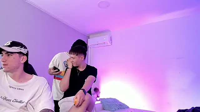 Handsomeboyss19's Webcam Show