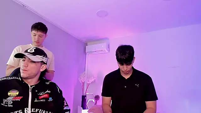 Handsomeboyss19 Webcam Show