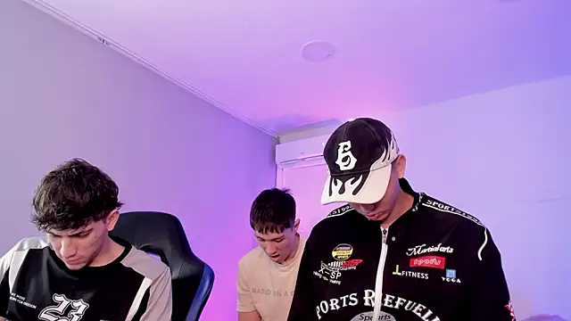 Handsomeboyss19 网络视讯表演
