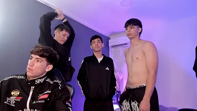 Handsomeboyss19 Adlı Modelin Web Kamerası Şovu