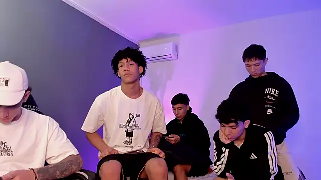 Handsomeboyss19's Webcam Show