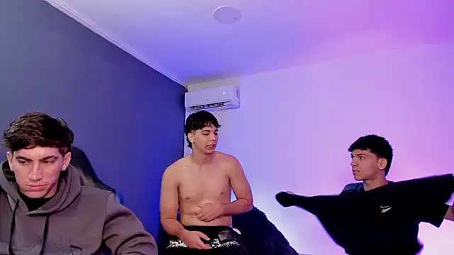 Handsomeboyss19 Adlı Modelin Web Kamerası Şovu
