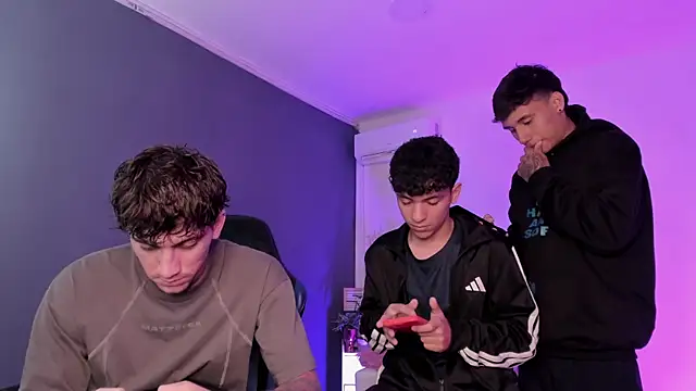 Handsomeboyss19's Webcam Show