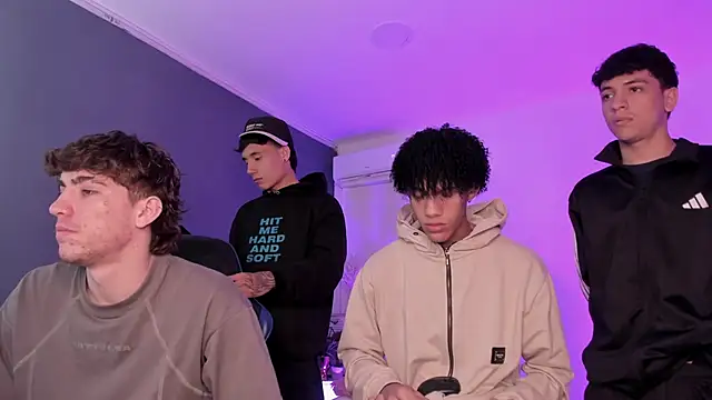 Handsomeboyss19's Webcam Show