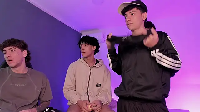 Handsomeboyss19's Webcam Show