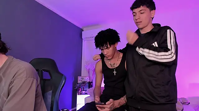 Handsomeboyss19 Adlı Modelin Web Kamerası Şovu
