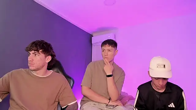 Handsomeboyss19's Webcam Show