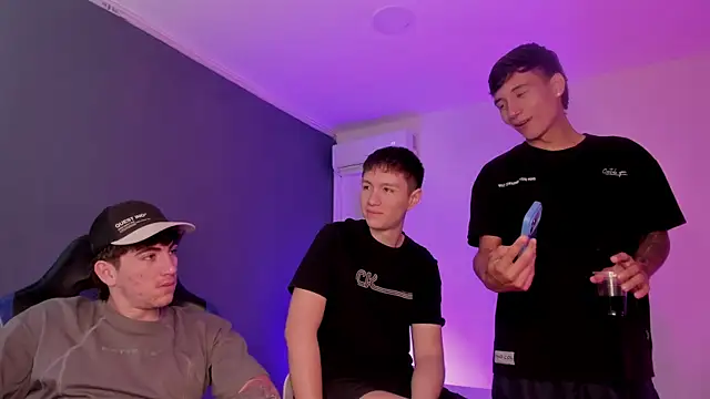 Handsomeboyss19's Webcam Show