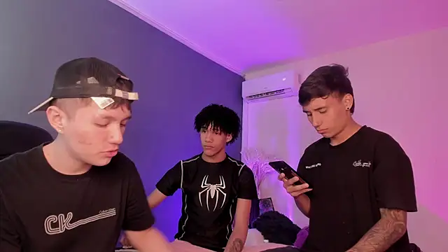 Handsomeboyss19 Adlı Modelin Web Kamerası Şovu