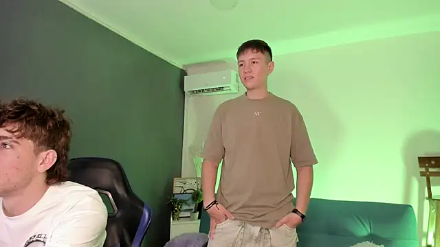 Handsomeboyss19 网络视讯表演
