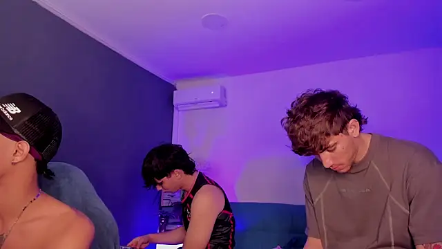 Handsomeboyss19 Show Webcam