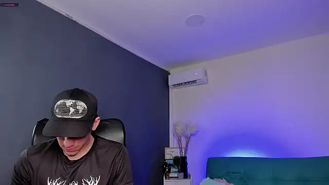 Handsomeboyss19's Webcam Show