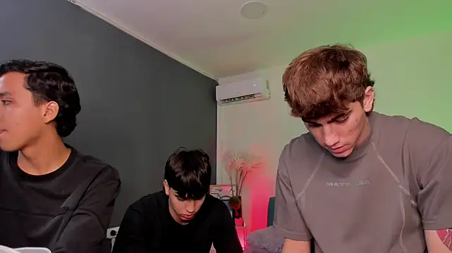 Handsomeboyss19 在線直播表演