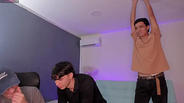 Handsomeboyss19's Webcam Show