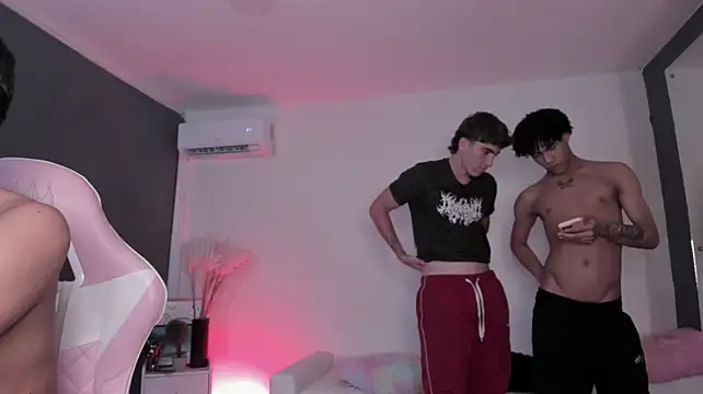 Handsomeboyss19's Webcam Show