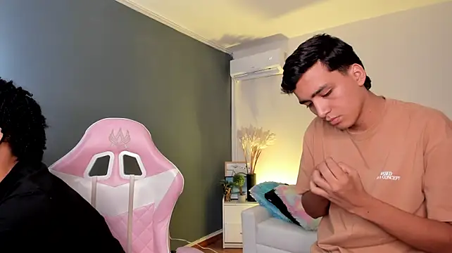 Handsomeboyss19 Webcam-Show