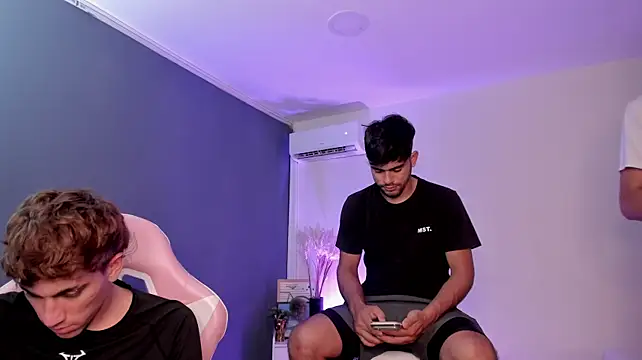 Handsomeboyss19 webcam show