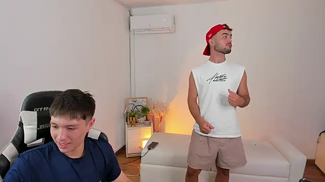 Handsomeboyss19's Webcam Show