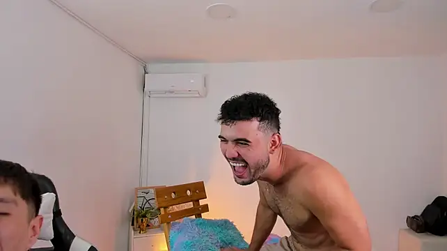 Handsomeboyss19 webcam show
