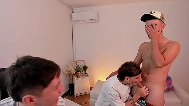 Handsomeboyss19 Шоу с уебкамера