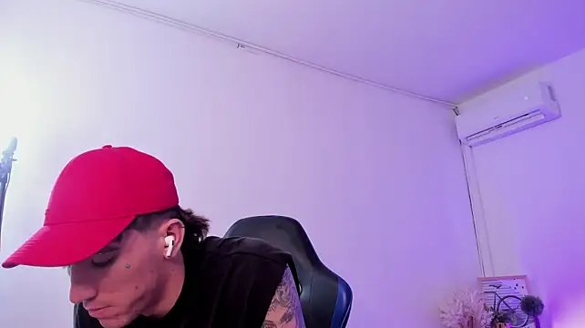 Handsomeboyss19's Live XXX Chat